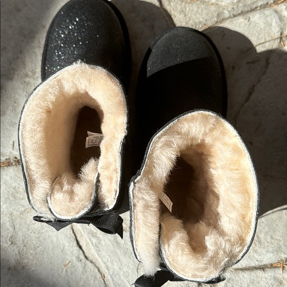 Uggs Black sparkly with a bow tie at the back - Picture 7 of 7